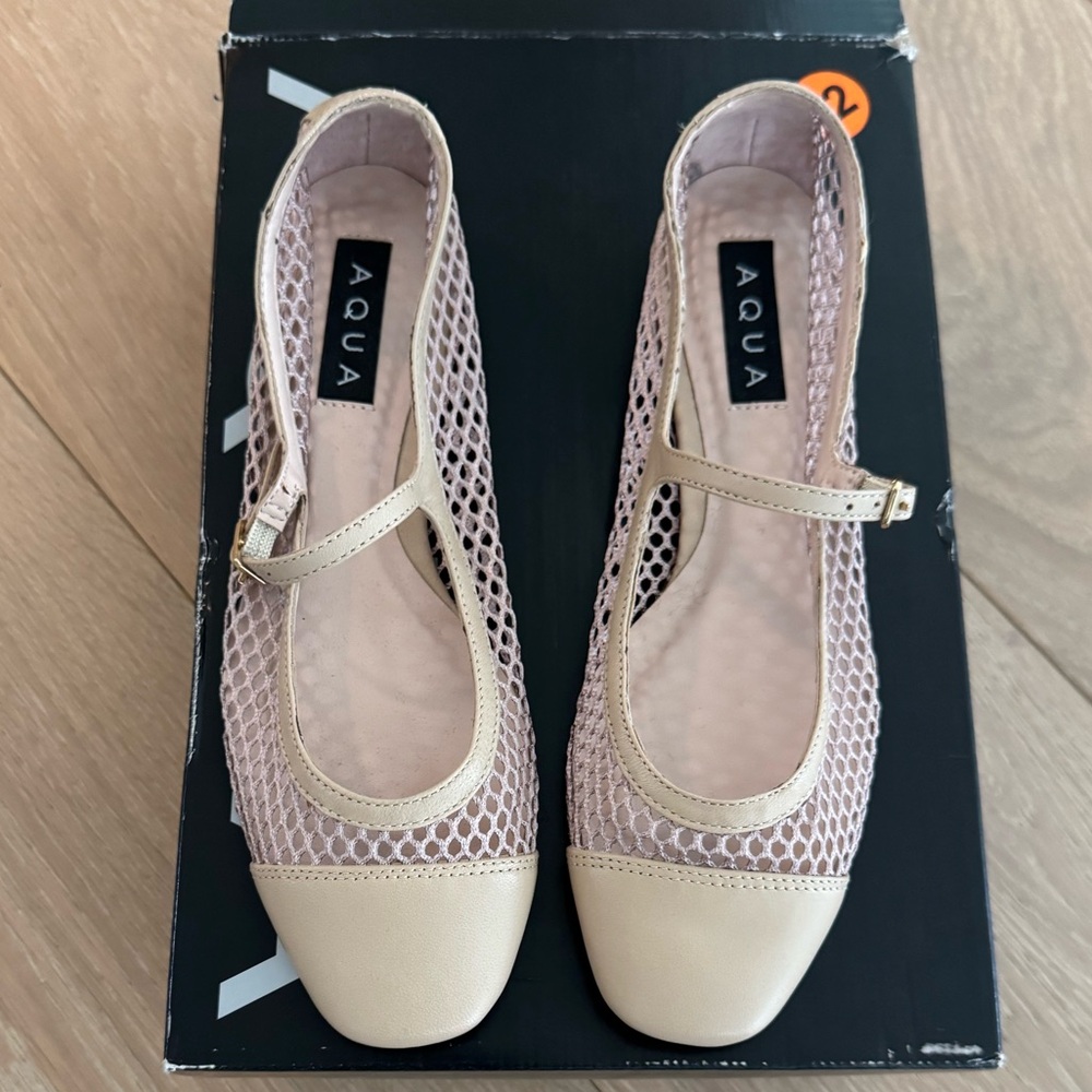 NIB Bloomingdale's Nude Mesh Mary Jane Flats with Tan Trim - Picture 4 of 6